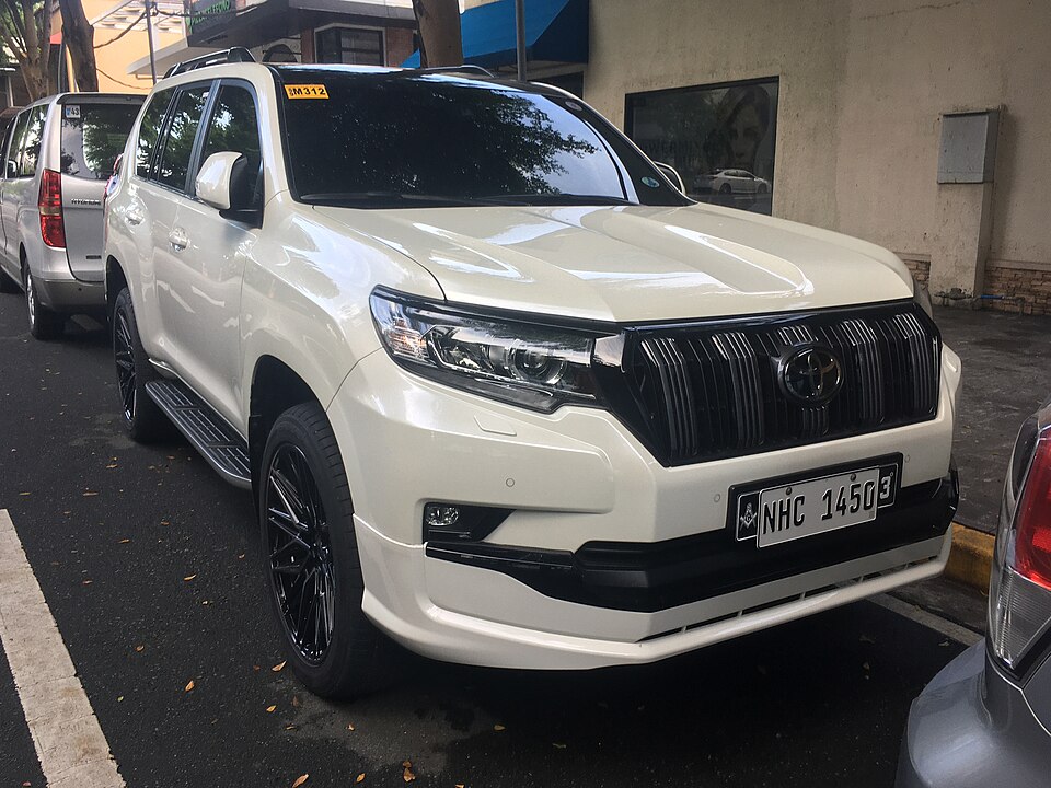 Toyota Land Cruiser Prado — эталонная фотография автомобиля