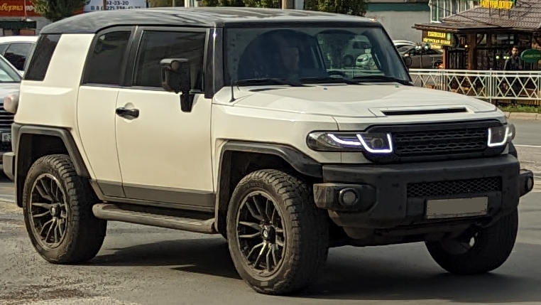 Toyota FJ Cruiser — эталонная фотография автомобиля