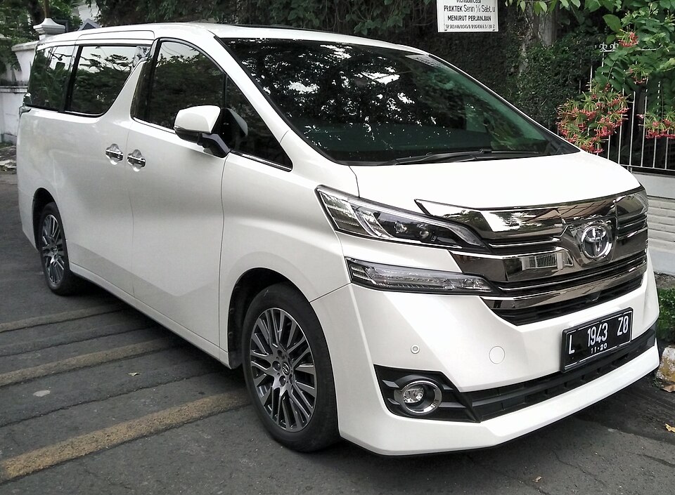 Toyota Vellfire — эталонная фотография автомобиля