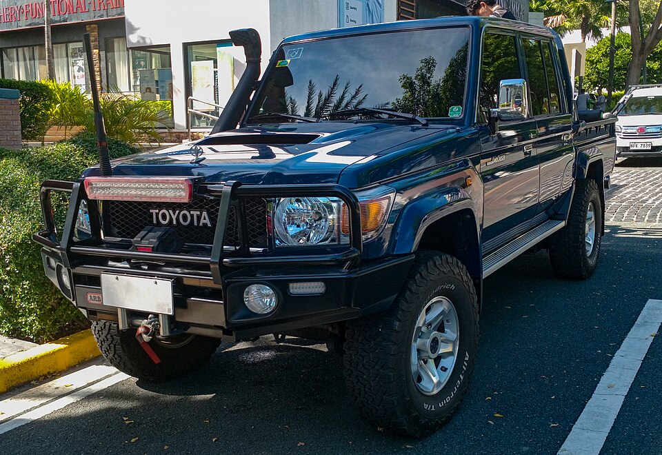 Toyota Land Cruiser 79 — эталовая фотография автомобиля