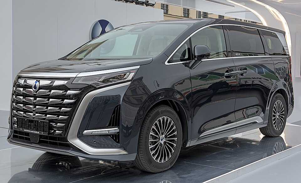 Denza D9 — эталонная фотография автомобиля